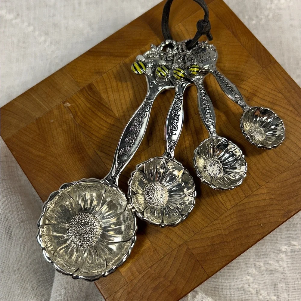 Just Bee Happy measuring spoons